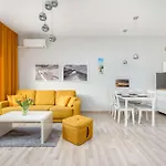 Marynarska Sloneczne Z Ogrodkiem I Parkingiem By Renters *